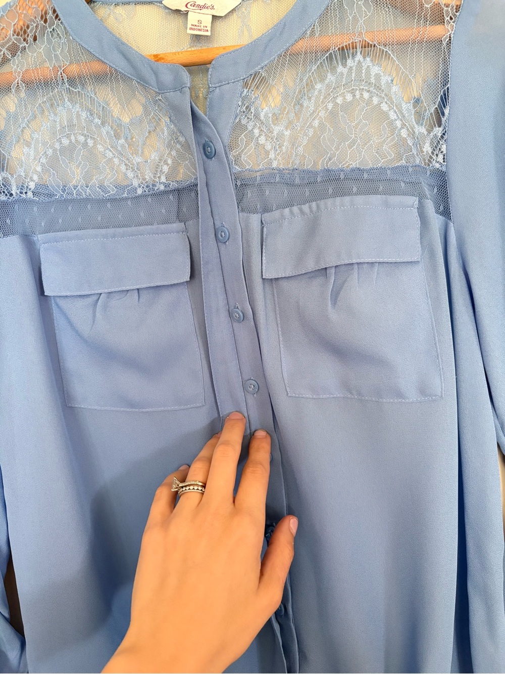 Candie’s Women’s Small Blue Lace Yoke Blouse Tie Front Roll Tab Sleeve Y2K - Picture 3 of 11